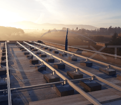 strutture per fotovoltaico tetto piano condominio